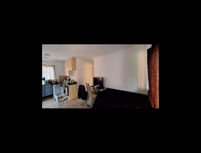 2 BEDROOM TOWNHOUSE FOR SALE IN CASTLEVIEW